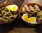 Foto del paso 4 de la receta: Ramen de carne, fideos zucchini y champiñones