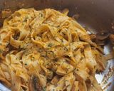 Foto del paso 10 de la receta: Tagliatelle al huevo con langostinos y almejas
