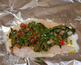 Foto del paso 4 de la receta: Pescado empapelado con acelgas