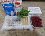 Фото кроку 1 до 🍓 Малинові тістечка з савоярді.