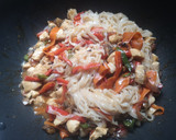 Foto del paso 6 de la receta: Noodles de arroz con pollo y verduras