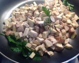 Foto del passaggio 4 della ricetta Porcini in crema, cotti e crudi con pappardelle con crema di gorgonzola dolce e noci