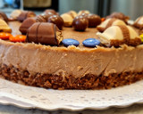 Foto del paso 9 de la receta: Tarta de chocolatinas Kinder