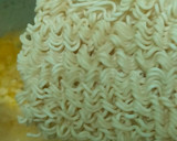 2 மினிட்ஸ் மேகி நூடுல்ஸ்(2 Minutes Maggi) ரெசிபி ஸ்டேப் 2 புகைப்படம்