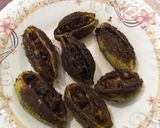 A picture of step 4 of Masala bharva karele.