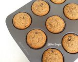 Foto langkah ke 7 dari resep Banana Choco Chips Muffin.