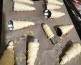 صورة لخطوة 3 من وصفة كورني بالعجينة المورقة