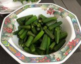 A picture of step 4 of Dahi Bhindi.