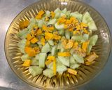Une image de l'étape 4 de Salade de tomates et concombre au Shropshire.
