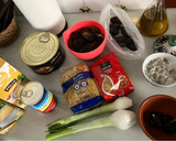 Foto del paso 1 de la receta: Fideuà de pato y dátiles medjol, con un delicioso sofrito