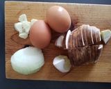 Foto del paso 1 de la receta: Revuelto de boletus con cebolla caramelizada