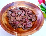 A picture of step 3 of Spicy steak salad.