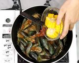 Foto langkah ke 10 dari resep Kerang Hijau Saos Padang Mix Jagung.
