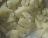 Foto del paso 1 de la receta: Puré de papas con pollo picado y morrón asado