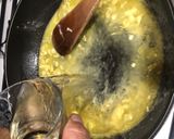 Foto del paso 5 de la receta Rape y merluza en salsa de ajo y vino blanco