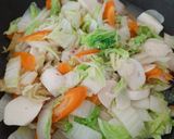 Foto langkah ke 3 dari resep Tumis Wortel Sawi Putih.