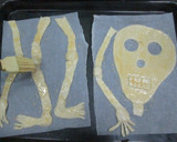 Foto del paso 4 de la receta: Calavera de hojaldre con dulce de leche