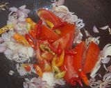 Foto langkah ke 3 dari resep Telur Ceplok Oseng Kecap Pedas Manis.