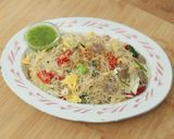 Foto langkah ke 10 dari resep Bihun Goreng Putih Devina Hermawan.