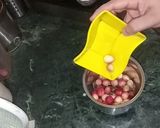 A picture of step 1 of Karonde Ki Chutney.