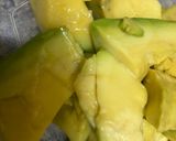 A picture of step 1 of Avocado, mango, spinach smoothie bowl.