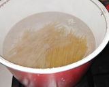 Pas rețetă Spaghete cu șuncă presată și cașcaval 1 fotografie