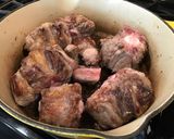 A picture of step 2 of Rabo Encendido (Cuban Style Oxtail Stew).