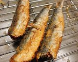 A picture of step 1 of Fried rice with sardines.