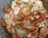 Foto langkah ke 2 dari resep Kimchi Jjigae (sup kimchi).