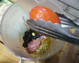 Foto del paso 5 de la receta: Bruschetta de pasta de aceitunas y crostini de tomate