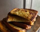Gambar langkah 4 resipi Cinnamon French Toast.