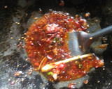 Foto langkah ke 4 dari resep Orek Kering Tempe Kacang Pedas Manis.