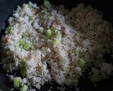 รูปขั้นตอนการทำที่ 2 ของ ข้าวผัดพริกก้านคะน้าปลาเค็ม
