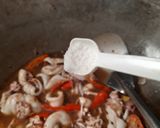 Foto langkah ke 4 dari resep Tumis cumi pedas lada hitam.