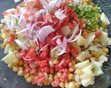 A picture of step 4 of Thellay walay aloo chana chaat.