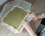 Foto del paso 6 de la receta: Brazo gitano de claras relleno de crema de pistacho y bañado en chocolate