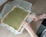 Foto del paso 6 de la receta: Brazo gitano de claras relleno de crema de pistacho y bañado en chocolate