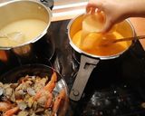 Foto del paso 9 de la receta: Sopa de marisco con rape y langostinos