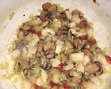 Foto del paso 1 de la receta: Arroz con pollo y mejillones