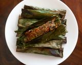 Foto langkah ke 8 dari resep Pais Oncom Hideung khas Bogor.