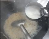 A picture of step 3 of Rava kesari.