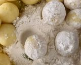 Foto langkah ke 3 dari resep Cheesy Potato Balls.