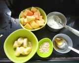 A picture of step 1 of Papaya-Banana Smoothy.