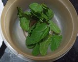 हिरवी मिरची चटणी (green mirchi chutney recipe in marathi) रेसिपी स्टेप 1 फोटो 