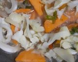 Foto langkah ke 3 dari resep 24. Capcay Kuah Sayur dan Tahu.