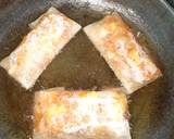 Foto langkah ke 4 dari resep Lumpia Isi Ayam Suwir Pedas.
