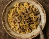 Foto del passaggio 5 della ricetta Farfallette con sugo di funghi