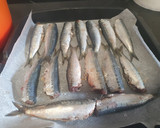 Foto del paso 2 de la receta: Sardinas en salsa de tomate