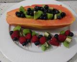 Foto del paso 4 de la receta Góndola de papaya con frutas del bosque