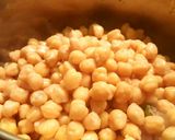 A picture of step 4 of Delicious chickpea curry😊.
